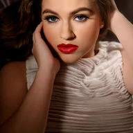 Gwynnis Mosby Makeup Artist Training Center logo